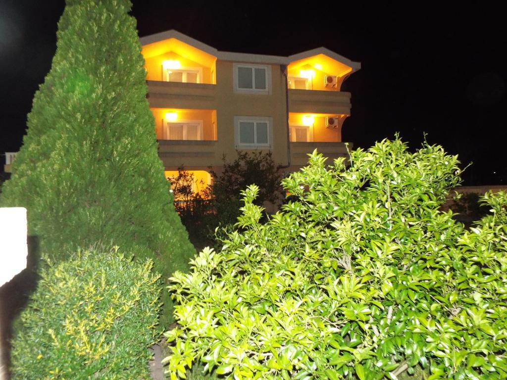 Apartments Old Olive Бар Екстериор снимка